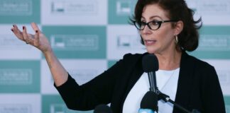 carla-zambelli-renuncia-ao-mandato;-camara-dara-posse-ao-suplente