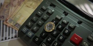 Sob efeito do juro alto, economia recua 0,3% em outubro sob-efeito-do-juro-alto,-economia-recua-0,3%-em-outubro