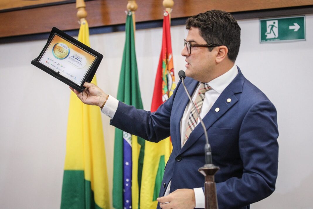 eduardo-ribeiro-destaca-projeto-da-loteria-estadual-e-celebra-selo-ouro-de-transparencia-concedido-a-aleac