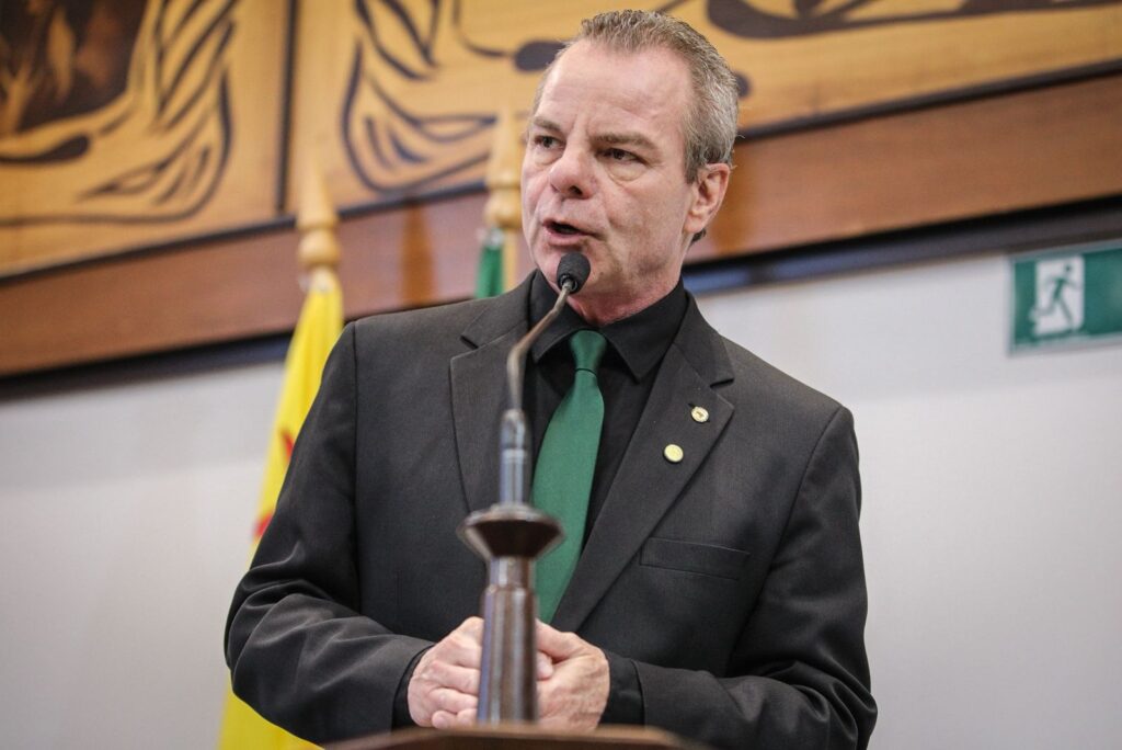 pedro-longo-pede-agilidade-no-pagamento-de-verbas-rescisorias-e-reforca-apelo-por-festas-sem-fogos-barulhentos