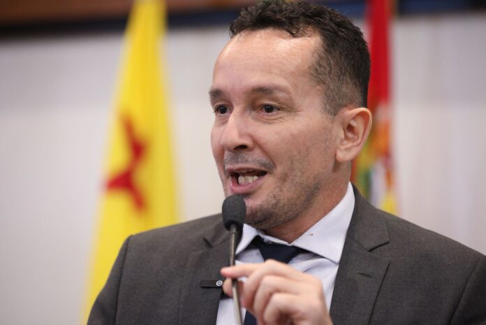 adailton-cruz-defende-debate-sobre-loteria-estadual-e-cobra-destinacao-de-recursos-para-saude-e-educacao