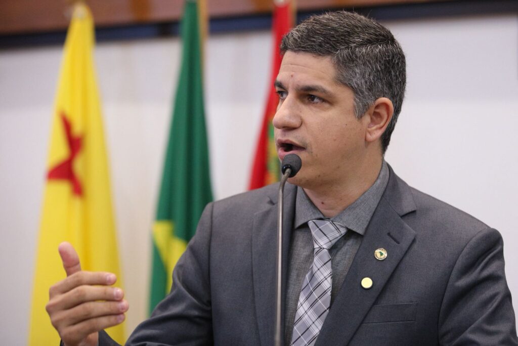 fagner-calegario-defende-emendas-para-servidores-publicos-e-cobra-solucao-para-repactuacoes-de-terceirizados-na-aleac