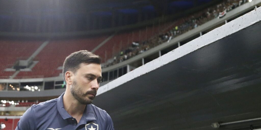 Botafogo anuncia saída do técnico italiano Davide Ancelotti – Cidade AC News botafogo-anuncia-saida-do-tecnico-italiano-davide-ancelotti