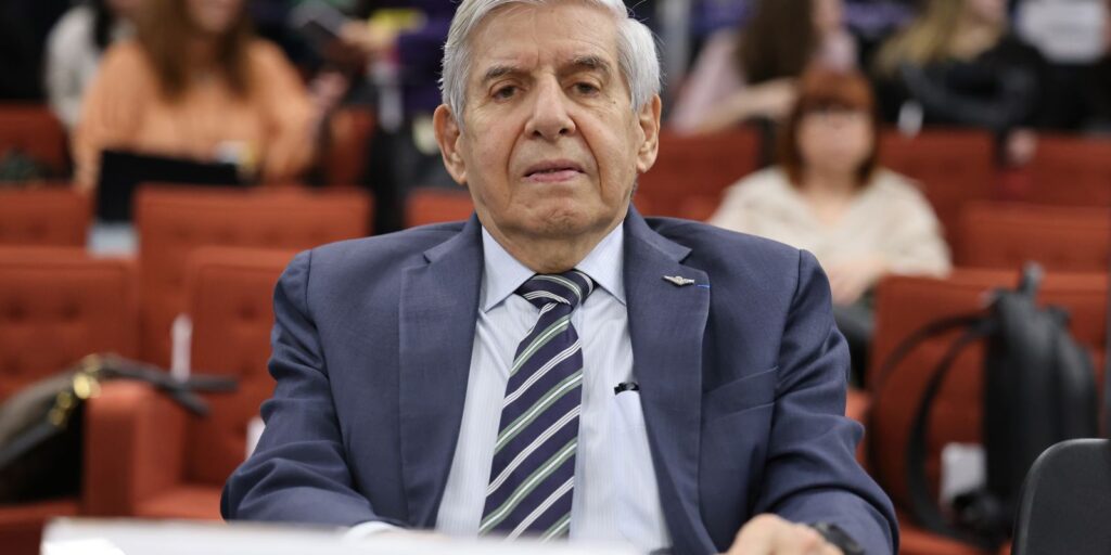 moraes-da-mais-tempo-para-pf-entregar-pericia-no-general-heleno