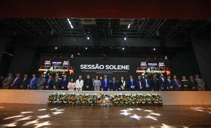 aleac-encerra-o-ano-com-a-tradicional-entrega-de-titulos-de-cidadao-acreano-e-mais-de-90-mocoes-de-aplauso