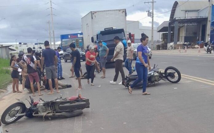 acidente-entre-duas-motocicletas-e-registrado-proximo-a-ponte-da-uniao-em-cruzeiro-do-sul