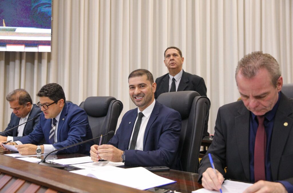 nicolau-junior-destaca-produtividade-da-aleac-e-afirma-que-casa-entra-em-recesso-com-pautas-resolvidas