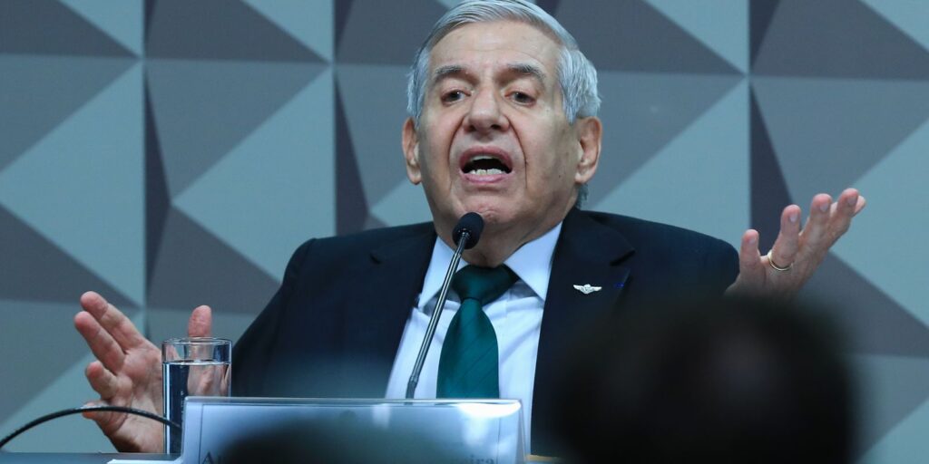 heleno-deixa-cela-no-comando-militar-para-cumprir-prisao-domiciliar