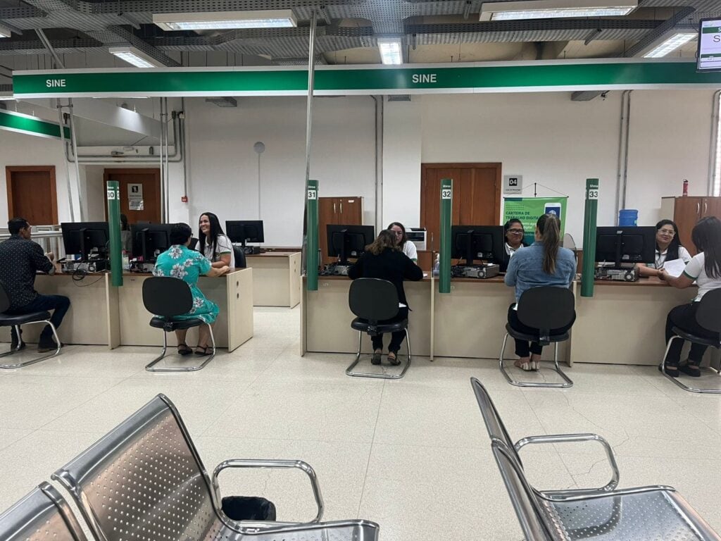 Acre abre 320 novas vagas formais no Acre em novembro.