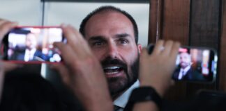 pf-determina-retorno-imediato-de-eduardo-bolsonaro-a-cargo-de-escrivao
