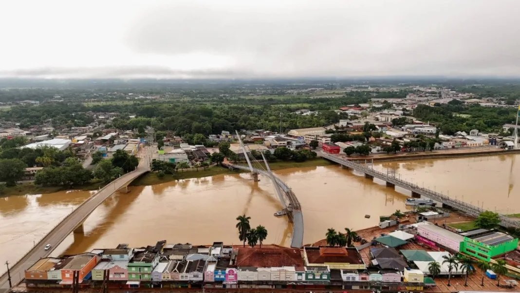 sem-chuvas,-rio-acre-cai-quase-1-metro-em-24-horas-e-segue-abaixo-da-cota-de-alerta