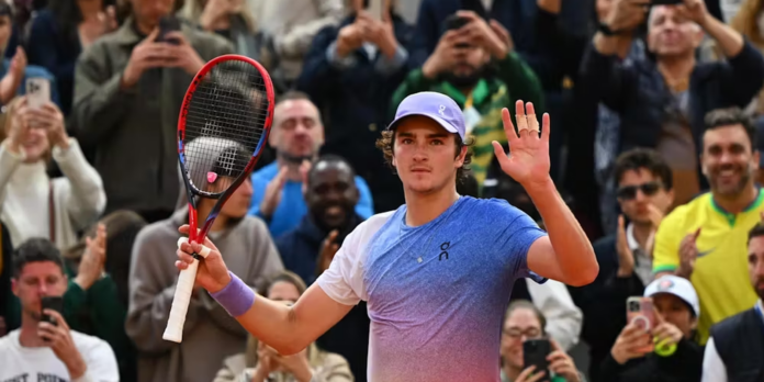 joao-fonseca-desiste-de-atp-250-de-brisbante-devido-a-lesao-na-lombar