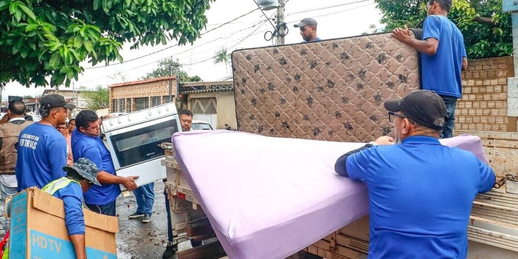 familias-comecam-a-voltar-para-casa-apos-enchente-em-rio-branco