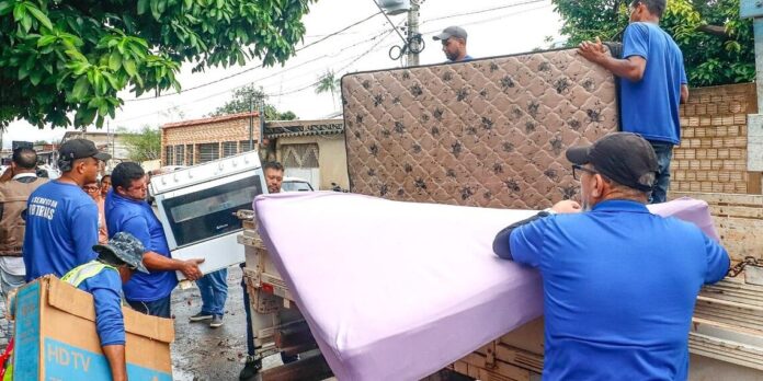 familias-comecam-a-voltar-para-casa-apos-enchente-em-rio-branco