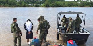 gefron-captura-foragidos-de-alta-periculosidade-no-rio-jurua-mirim,-em-cruzeiro-do-sul