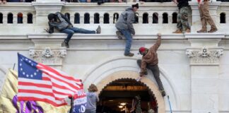 EUA lançam site onde reescrevem versão da invasão ao Capitólio eua-lancam-site-onde-reescrevem-versao-da-invasao-ao-capitolio