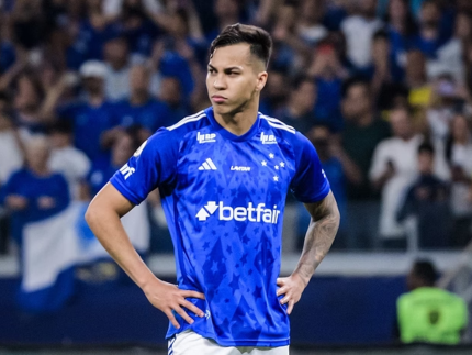 flamengo-sobe-valores-e-faz-terceira-investida-por-kaio-jorge,-do-cruzeiro