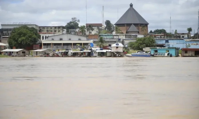 rio-jurua-registra-vazante-e-se-afasta-da-cota-de-alerta-em-cruzeiro-do-sul
