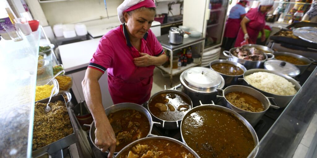 Cresce contratação de pessoas 50+ no comércio e nos serviços em SP – Cidade AC News cresce-contratacao-de-pessoas-50+-no-comercio-e-nos-servicos-em-sp