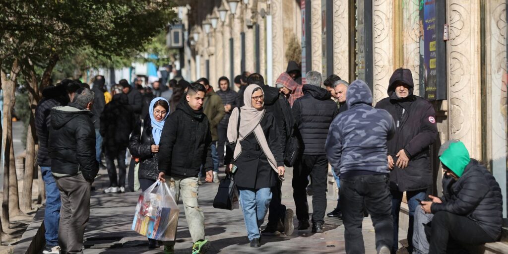 Trump anuncia tarifas de 25% a países que negociarem com Irã – Cidade AC News trump-anuncia-tarifas-de-25%-a-paises-que-negociarem-com-ira