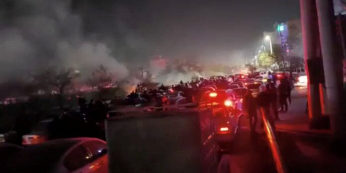 protestos-no-ira-diminuem-apos-forte-repressao,-dizem-moradores protestos-no-ira-diminuem-apos-forte-repressao,-dizem-moradores