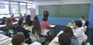 piso-do-magisterio-tem-reajuste-de-5,4%-e-vai-a-r$-5,1-mil-em-2026