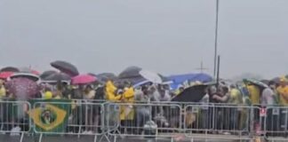 veja-o-momento-em-que-raio-atinge-manifestantes-em-ato-de-nikolas-ferreira-em-brasilia