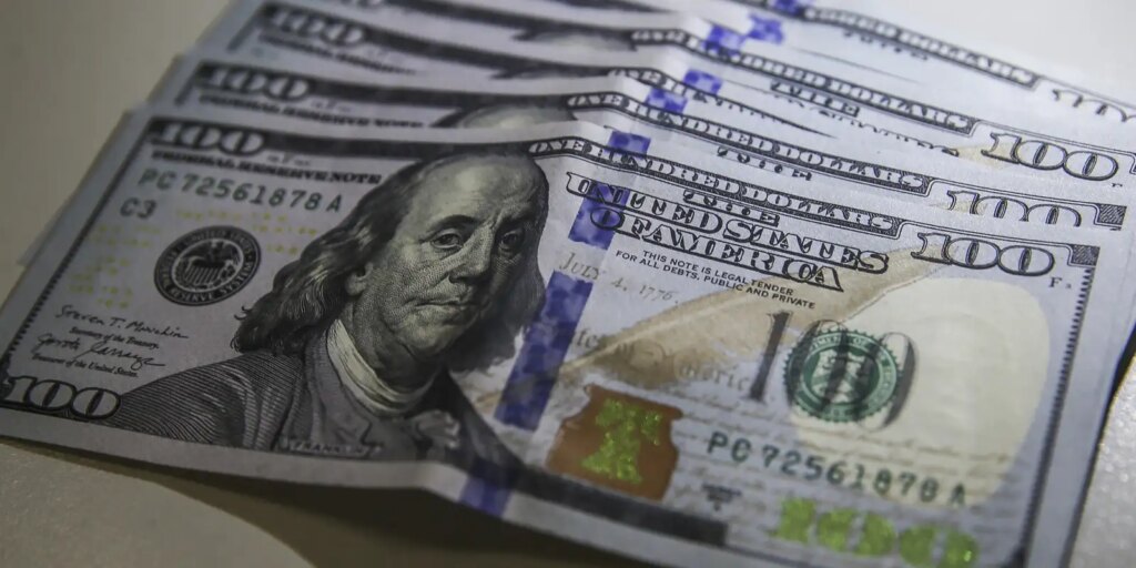 Dólar cai para R$ 5,20 e atinge menor valor em 20 meses – Cidade AC News dolar-cai-para-r$-5,20-e-atinge-menor-valor-em-20-meses