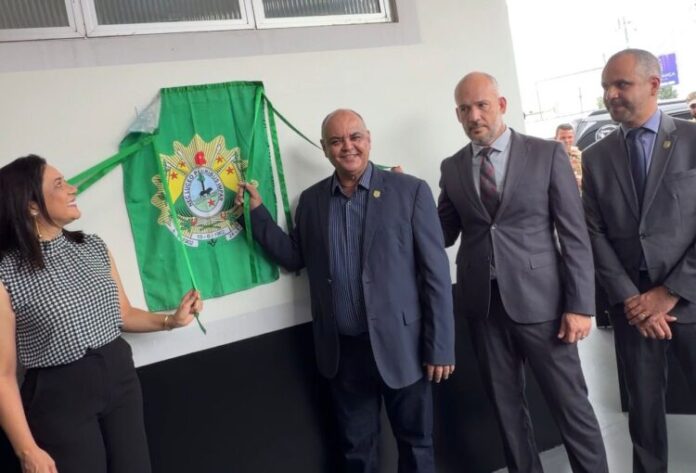 vice-governadora-mailza-assis-entrega-reforma-da-1a-regional-da-policia-civil-em-rio-branco-e-reforca-estrutura-de-atendimento-especializado