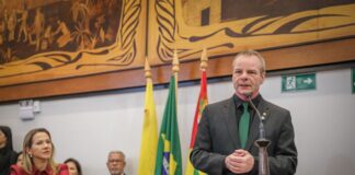 Deputado Pedro Longo destaca harmonia entre os Poderes e papel democrático da Aleac na abertura do ano legislativo deputado-pedro-longo-destaca-harmonia-entre-os-poderes-e-papel-democratico-da-aleac-na-abertura-do-ano-legislativo