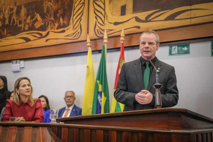 deputado-pedro-longo-destaca-harmonia-entre-os-poderes-e-papel-democratico-da-aleac-na-abertura-do-ano-legislativo