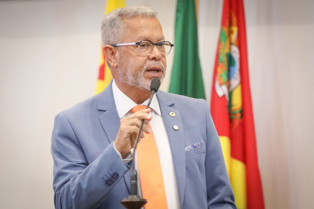 afonso-fernandes-destaca-avancos-da-legislatura-e-propoe-homenagem-a-empresario-acreano