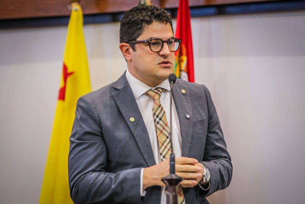 deputado-eduardo-ribeiro-cobra-convocacao-de-aprovados-do-idaf-e-reforco-ao-incentivo-ao-futebol-acreano