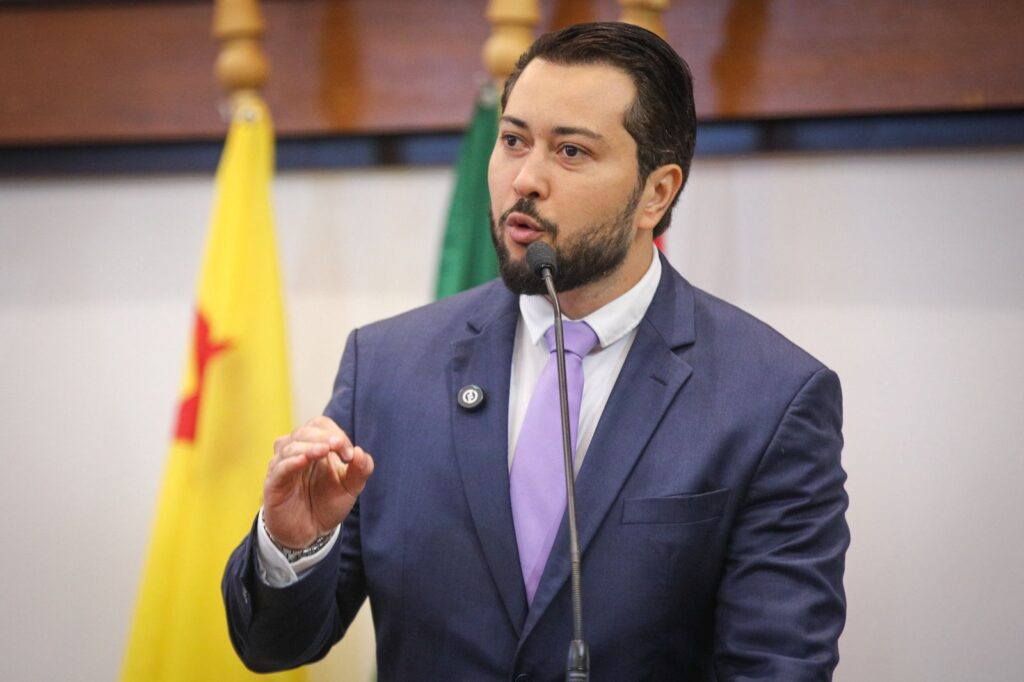 emerson-jarude-destaca-resultados-de-cursinho-popular-para-o-enem-e-critica-desempenho-da-educacao-no-acre