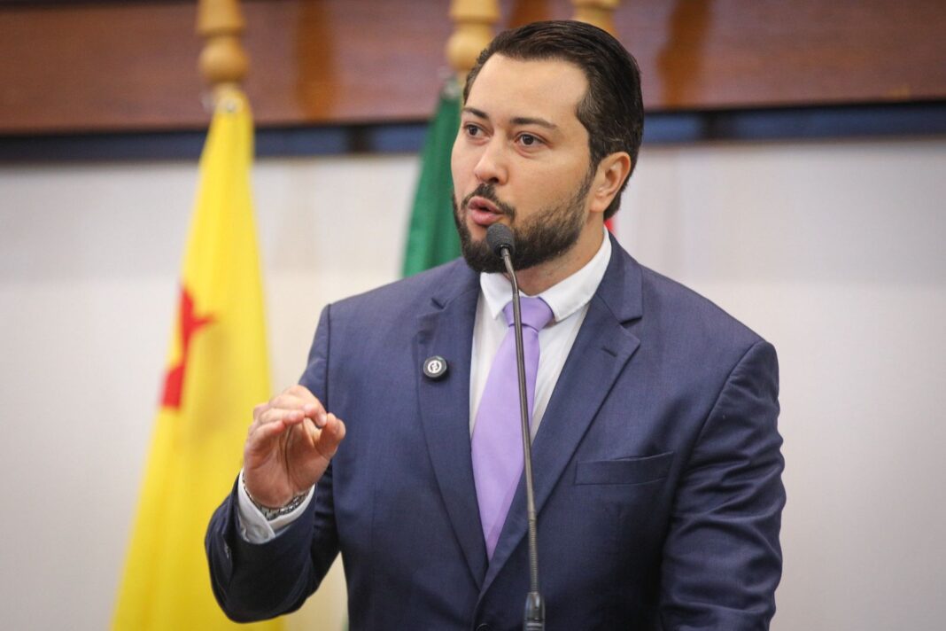 emerson-jarude-destaca-resultados-de-cursinho-popular-para-o-enem-e-critica-desempenho-da-educacao-no-acre