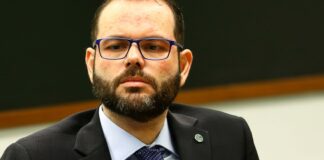 relator-no-tse-vota-contra-cassacao-do-senador-jorge-seif