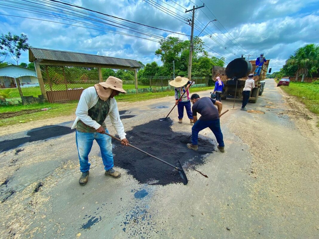 prefeitura-de-cruzeiro-do-sul-realiza-tapa-buracos-rocagem-e-limpeza-na-cidade
