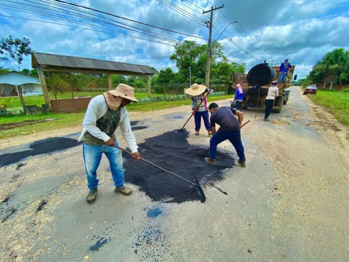 prefeitura-de-cruzeiro-do-sul-realiza-tapa-buracos-rocagem-e-limpeza-na-cidade