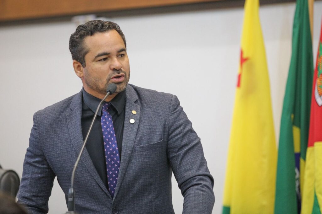 arlenilson-cunha-apresenta-anteprojeto-para-atualizar-banco-de-horas-do-iapen