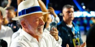 flavio-bolsonaro-diz-que-vai-acionar-o-tse-apos-desfile-em-homenagem-a-lula-na-sapucai