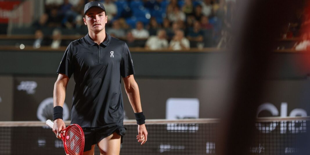 rio-open:-joao-fonseca-mira-final-nas-duplas-apos-queda-em-simples