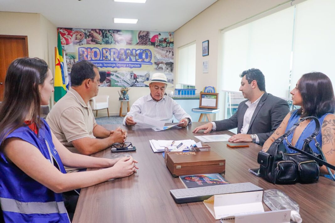 prefeitura-de-rio-branco-recebe-terreno-da-uniao-para-ampliar-abastecimento-de-agua-e-garantir-direitos-basicos-da-populacao