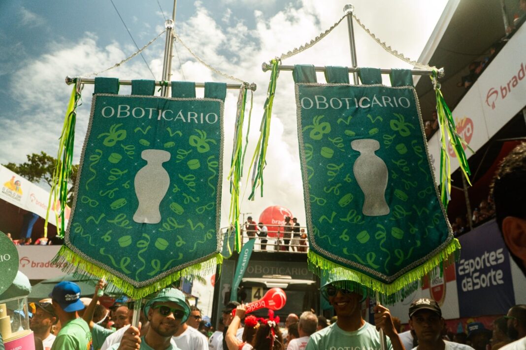 o-boticario-oferece-servico-de-maquiagem-para-o-carnaval