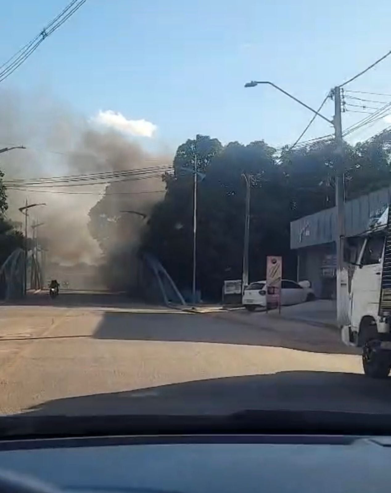 incendio-atinge-ponte-do-sao-francisco-e-assusta-moradores
