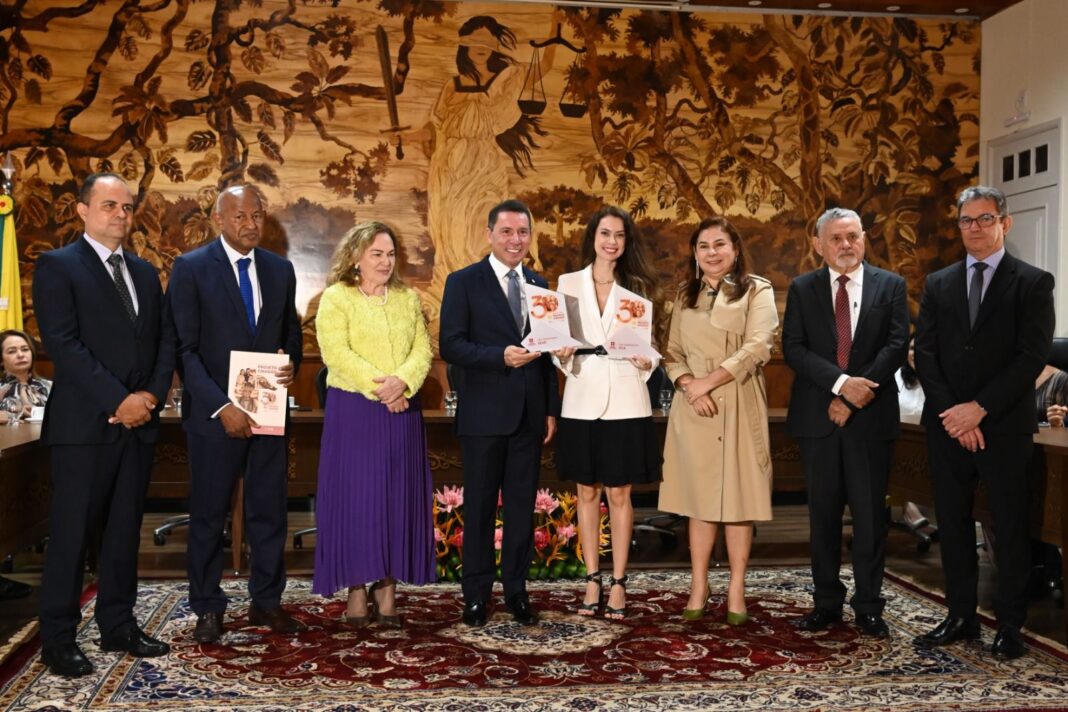 secretaria-de-administracao-e-oca-recebem-homenagem-por-atuacao-nos-30-anos-do-projeto-cidadao-do-tjac