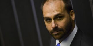 Moraes manda notificar Eduardo Bolsonaro sobre abertura de ação penal moraes-manda-notificar-eduardo-bolsonaro-sobre-abertura-de-acao-penal