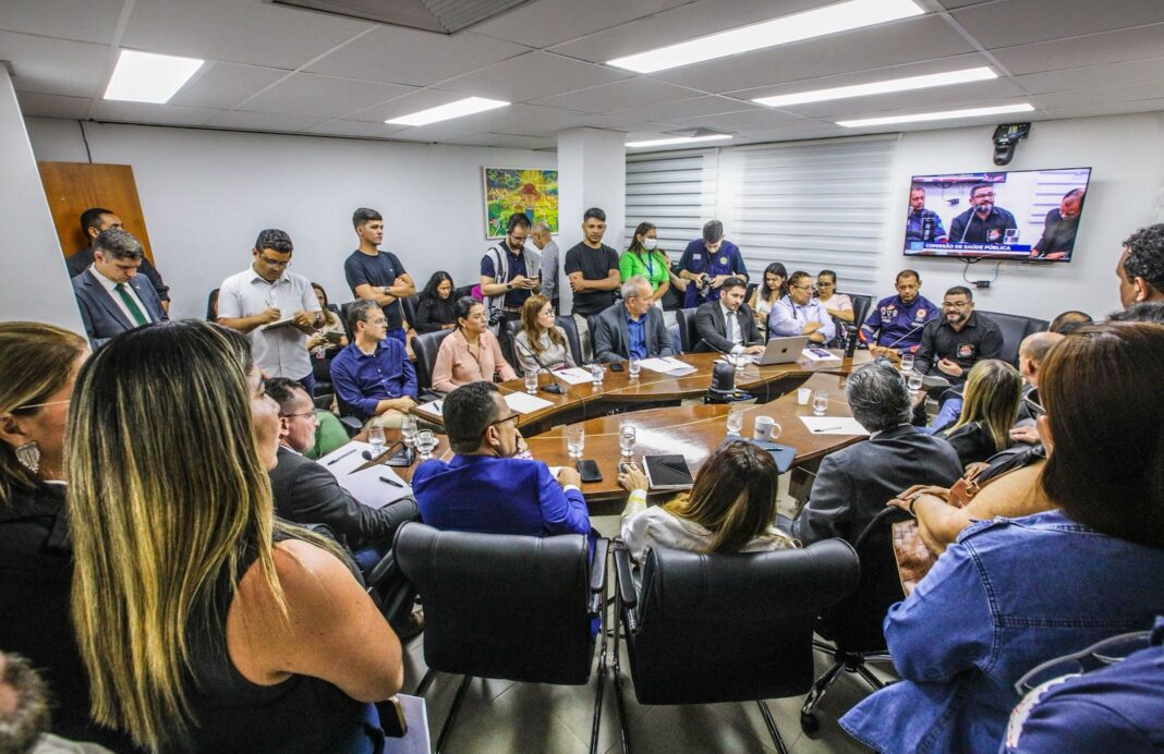 em-reuniao-na-aleac,-trabalhadores-criticam-edital-e-defendem-suspensao-da-terceirizacao-do-hospital-do-alto-acre