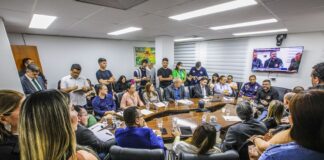 Em reunião na Aleac, trabalhadores criticam edital e defendem suspensão da terceirização do Hospital do Alto Acre em-reuniao-na-aleac,-trabalhadores-criticam-edital-e-defendem-suspensao-da-terceirizacao-do-hospital-do-alto-acre
