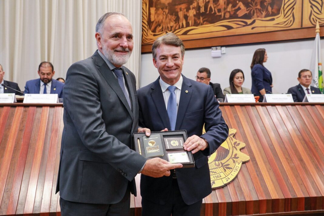 unale-homenageia-deputado-luis-tche-por-atuacao-a-frente-da-entidade-e-defesa-dos-interesses-dos-estados