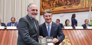 Unale homenageia deputado Luis Tchê por atuação à frente da entidade e defesa dos interesses dos estados unale-homenageia-deputado-luis-tche-por-atuacao-a-frente-da-entidade-e-defesa-dos-interesses-dos-estados